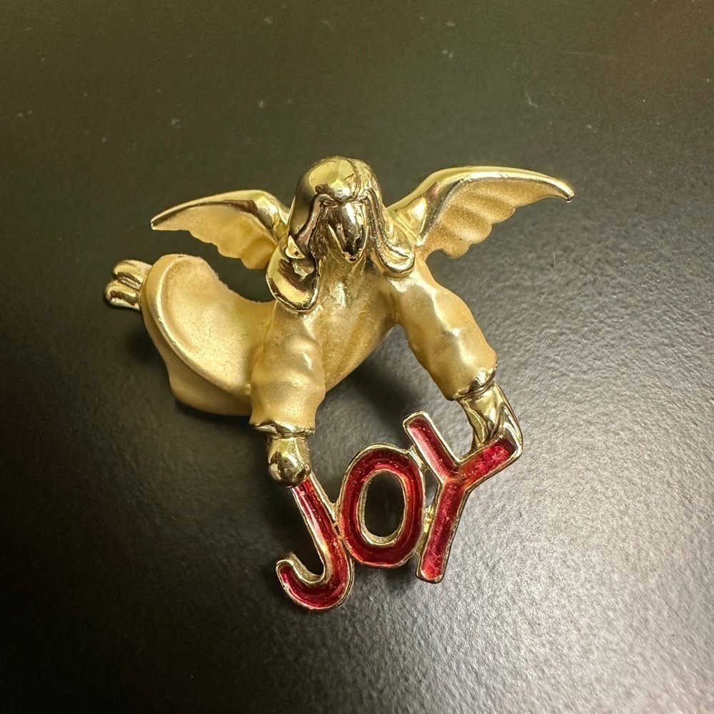 1994, GIGI GIUSTI, ANGEL JOY PIN. GOLD-TONE PIN, MADE BY ITALIAN, GIUSTI GIGI.